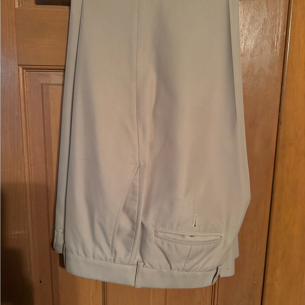 Walter Hagen Men's Light Tan Chinos